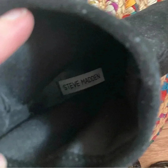 Steve Madden microsuede  black ankle boots - Picture 3 of 5